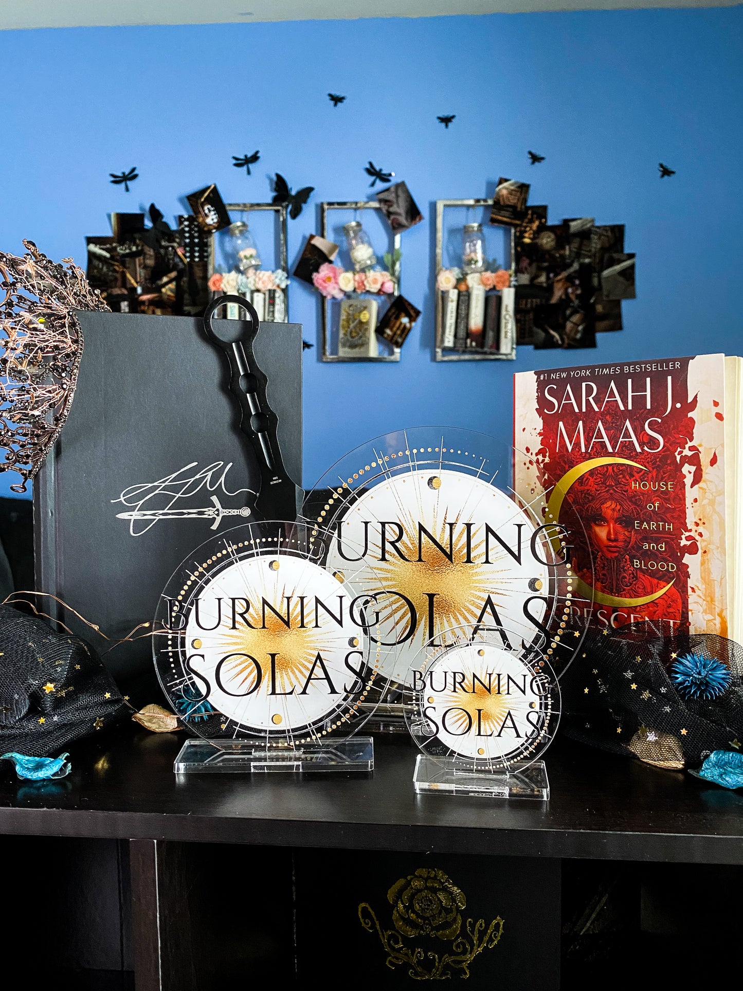 "Burning Solas" - Crescent City Series - Freestanding Bookshelf / Desktop Acrylic Accessory - Officially licensed by Sarah J. Maas - D34