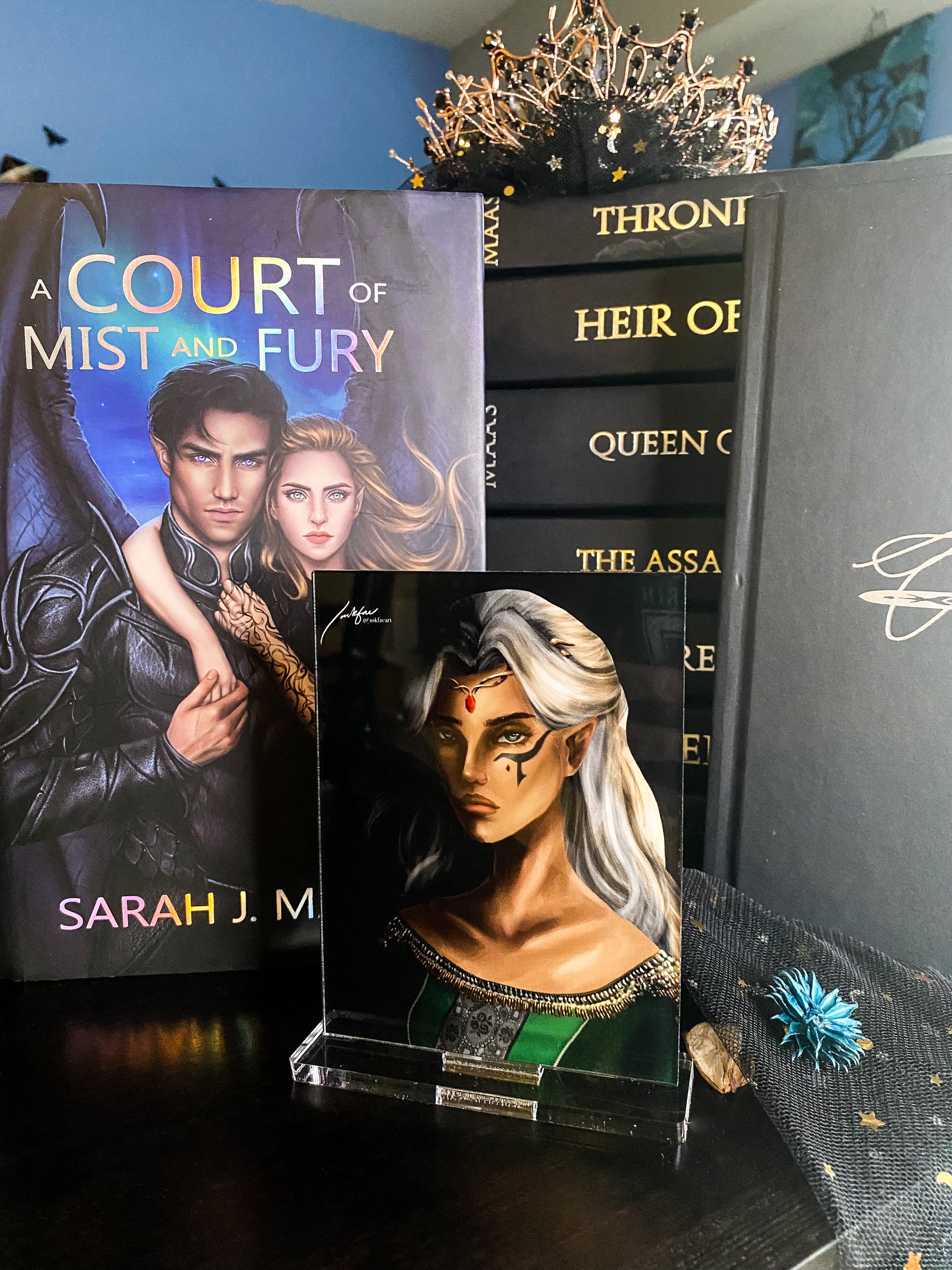Heir of Snow and Fire - Fan Art from @InkFaeArt - Freestanding Bookshelf / Desktop Acrylic Accessory - Officially licensed by Sarah J. Maas - FA21