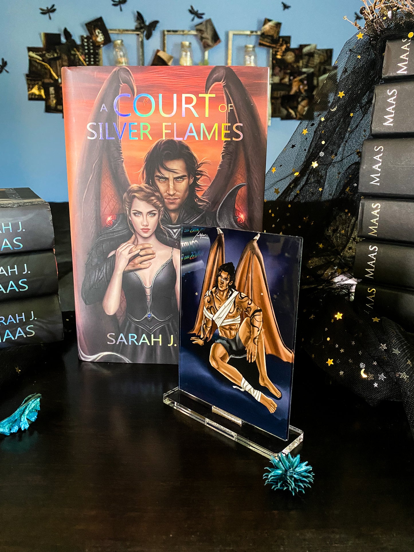 Illyrian General - Fan Art from @InkFaeArt - Freestanding Bookshelf / Desktop Acrylic Accessory - Officially licensed by Sarah J. Maas - FA20
