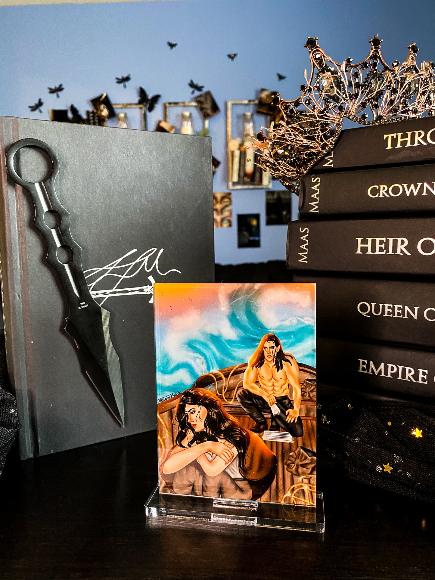 Elide & Lorcan - Fan Art from @Gabsgabx - Freestanding Bookshelf / Desktop Acrylic Accessory - Officially licensed by Sarah J. Maas - FA31