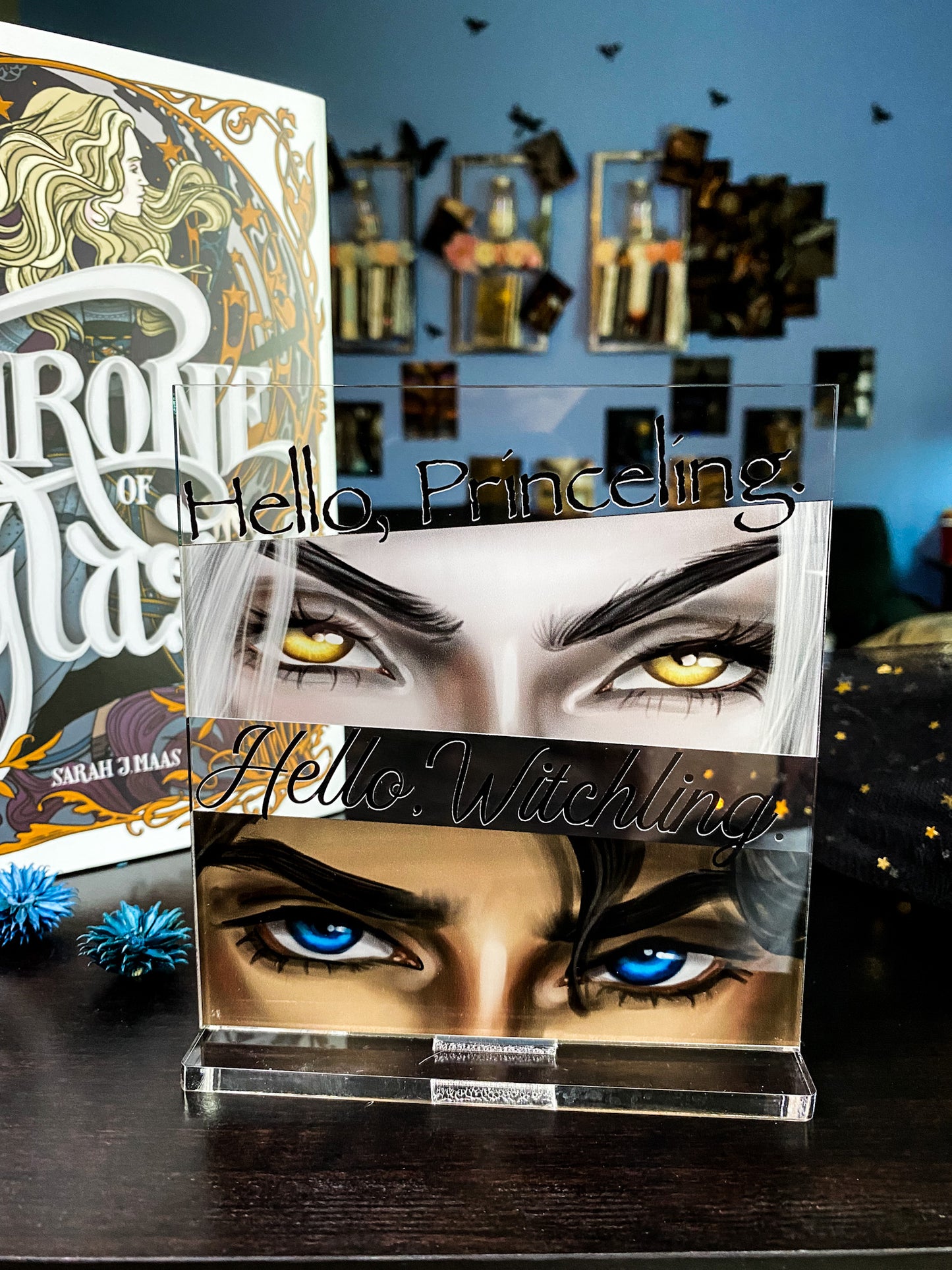 "Hello Princeling / Hello Witchling" - Throne of Glass Series - Freestanding Bookshelf / Desktop Acrylic Accessory - Officially licensed by Sarah J. Maas - D54
