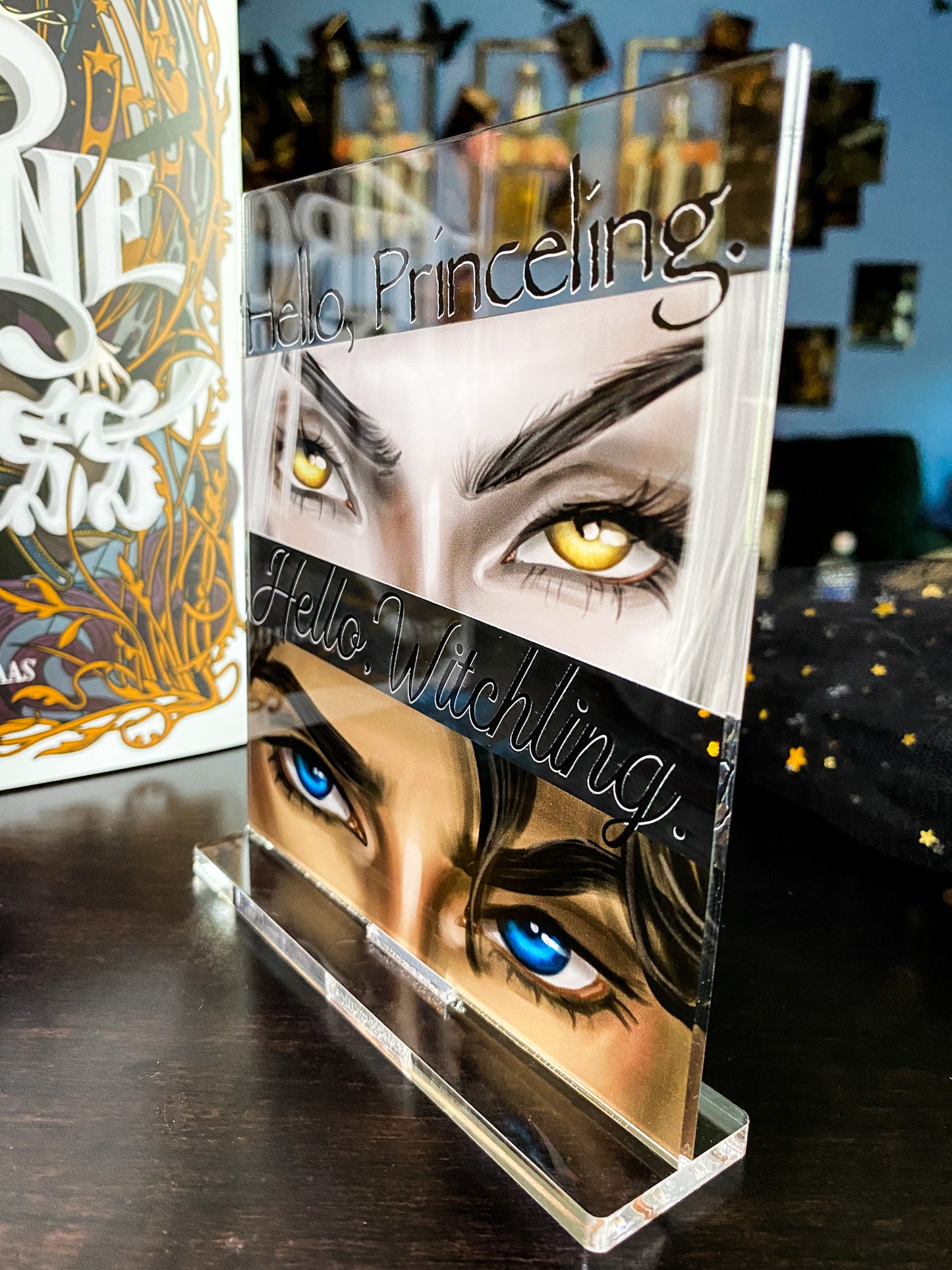 "Hello Princeling / Hello Witchling" - Throne of Glass Series - Freestanding Bookshelf / Desktop Acrylic Accessory - Officially licensed by Sarah J. Maas - D54