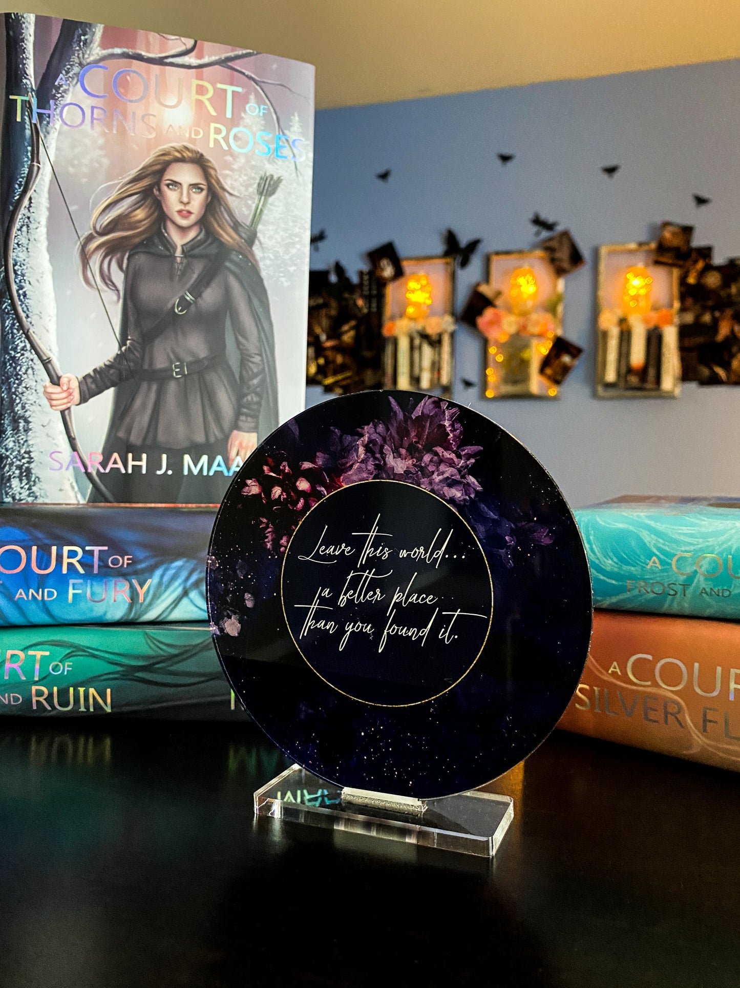 "Leave this world... a better place than you found it." - A Court of Thorns and Roses Series / A Court of Wings and Ruin - Freestanding Bookshelf / Desktop Acrylic Accessory - Officially licensed by Sarah J. Maas - D2