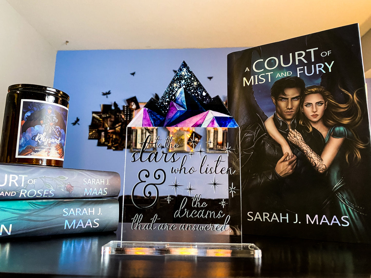 "To the stars who listen and the dreams that are answered." - A Court of Thorns and Roses Series / A Court of Mist and Fury - Freestanding Bookshelf / Desktop Acrylic Accessory - Officially licensed by Sarah J. Maas - D8