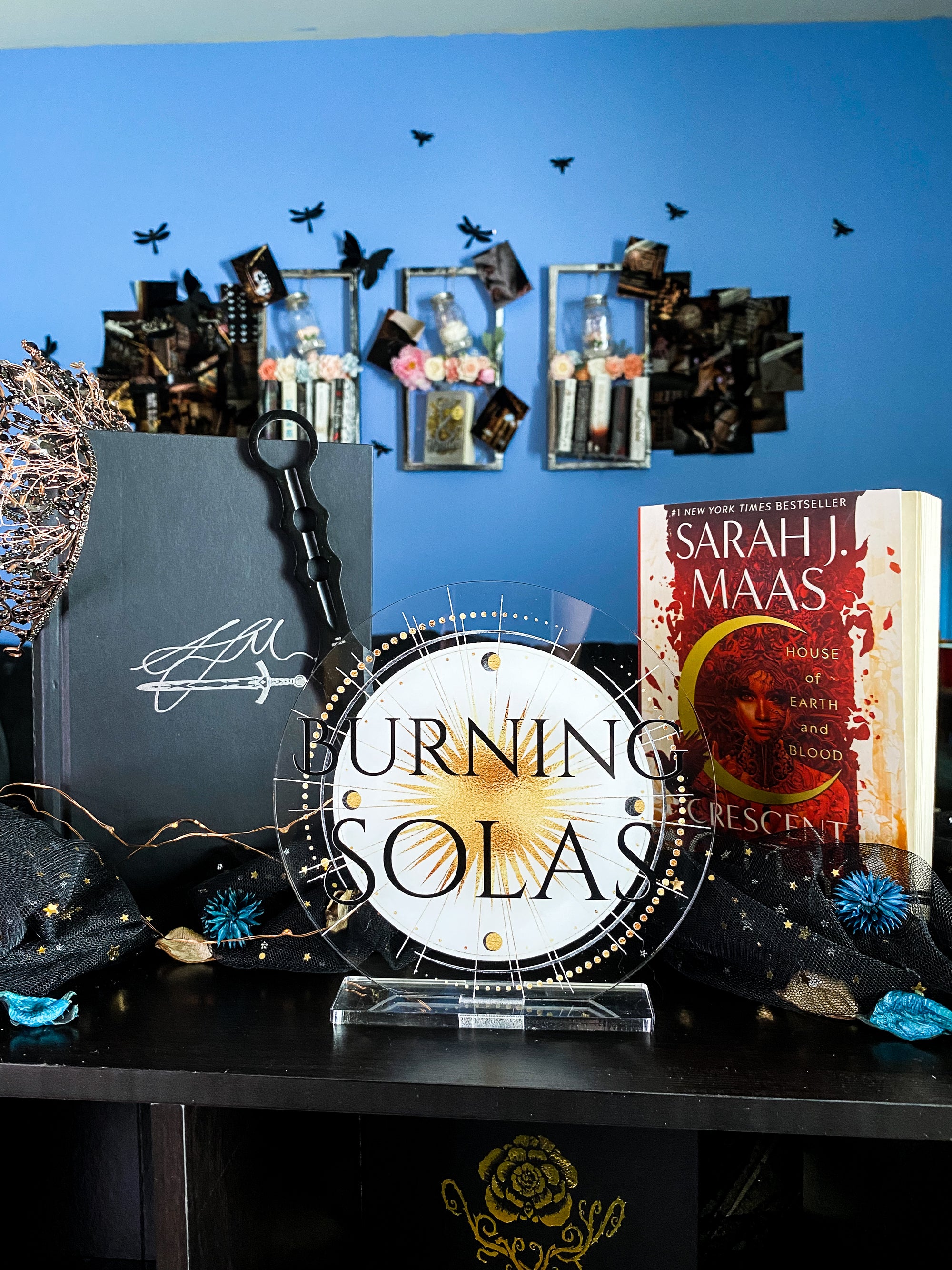 "Burning Solas" - Crescent City Series - Freestanding Bookshelf / Desktop Acrylic Accessory - Officially licensed by Sarah J. Maas - D34