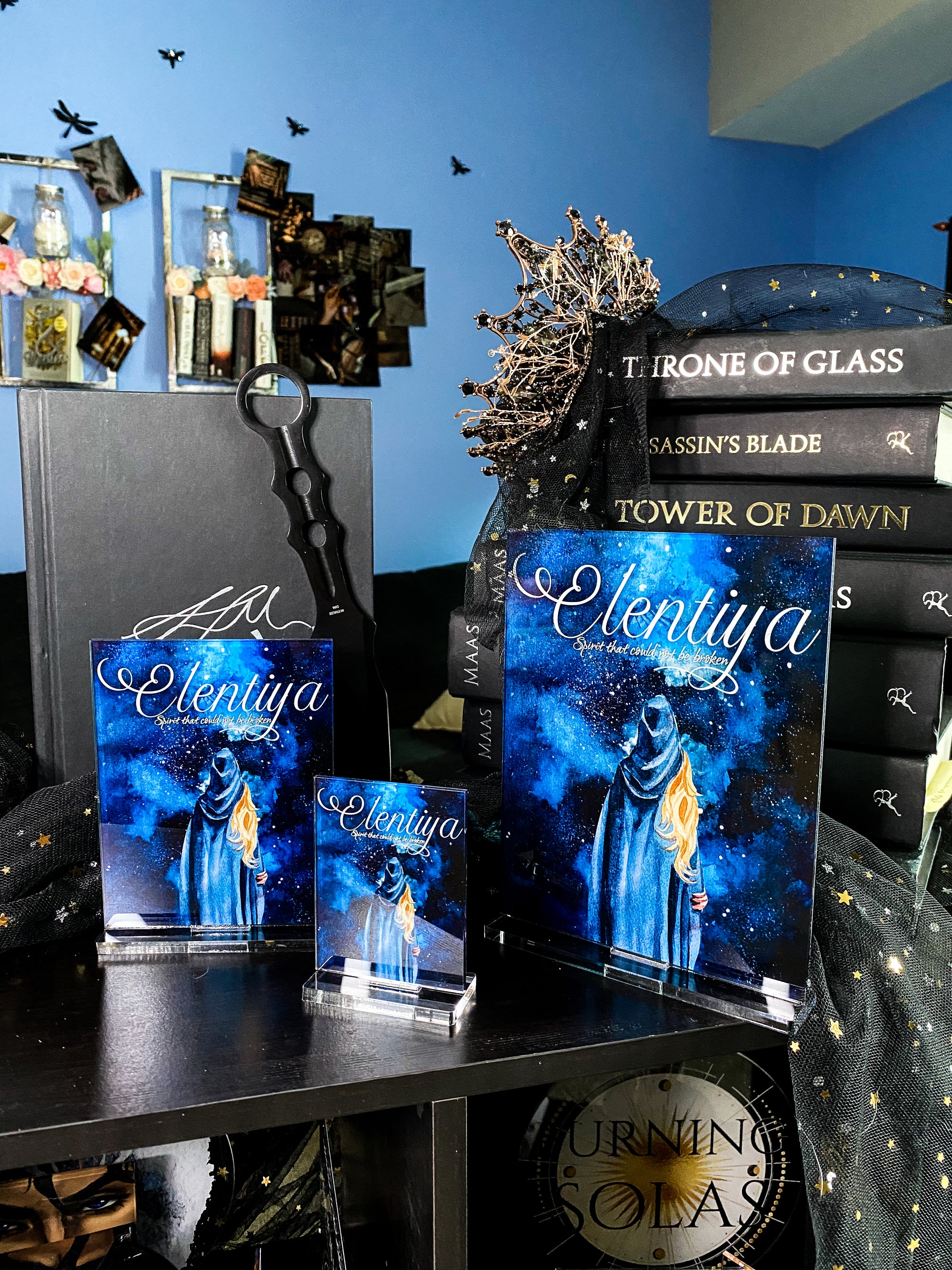 Elentiya - Throne of Glass Series - Freestanding Bookshelf / Desktop Acrylic Accessory - Officially licensed by Sarah J. Maas - D28