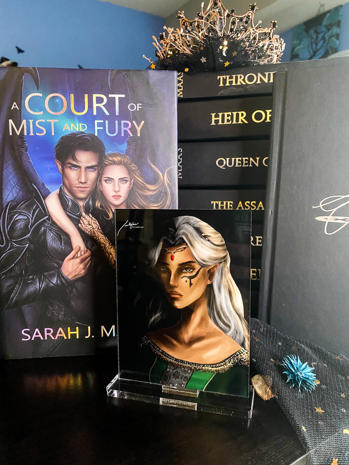 Heir of Snow and Fire - Fan Art from @InkFaeArt - Freestanding Bookshelf / Desktop Acrylic Accessory - Officially licensed by Sarah J. Maas - FA3