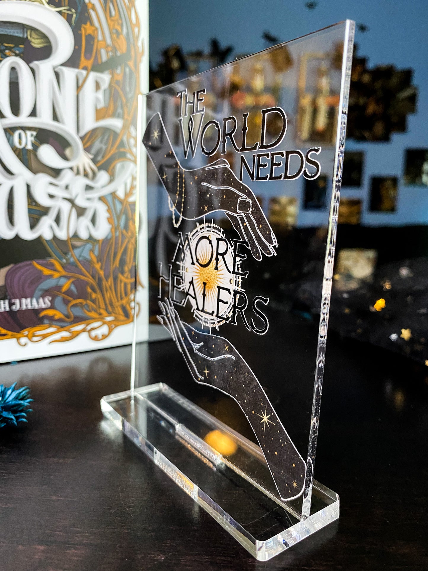 "The world needs more healers" - Throne of Glass Series - Freestanding Bookshelf / Desktop Acrylic Accessory - Officially licensed by Sarah J. Maas - D52